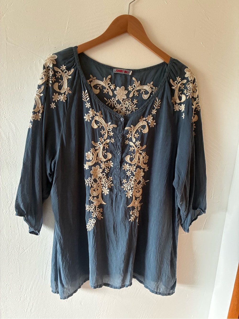 Johnny Was Embroidered Gray Blue Peasant Blouse with Cream Floral Details XL